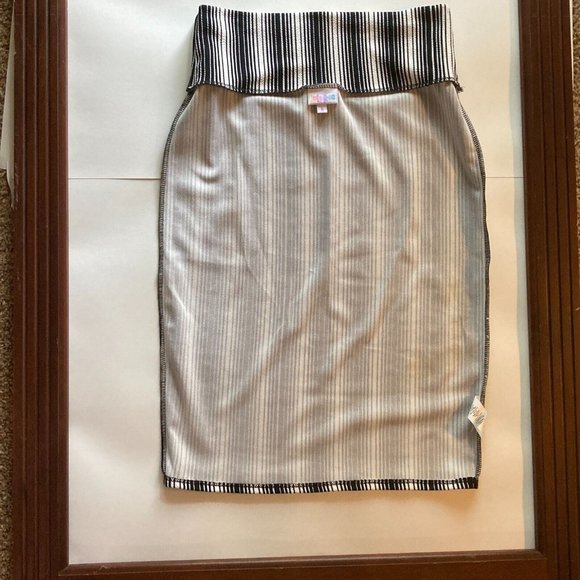 NWT LuLaRoe CASSIE Black White Stripe Print Sexy Pull On Straight Pencil Skirt S - Picture 3 of 7